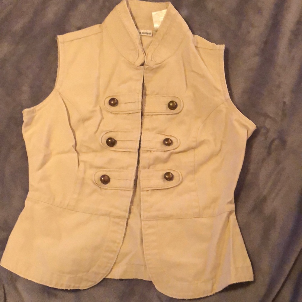 Juniors Seashell Cream Vest